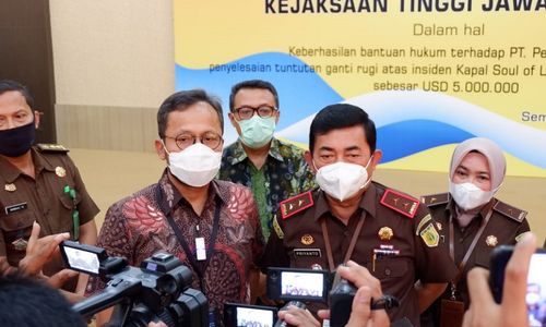 <p>Proses Terima ganti rugi insiden gagal mesin Kapal MV Soul of Luck /Dok Pelindo III </p>