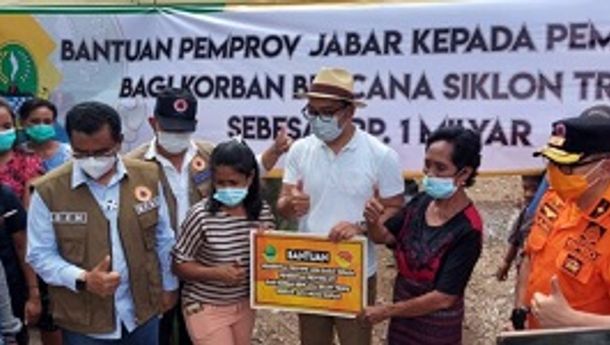 Kang Emil Serahkan Rp 1 Miliar, Ringankan Derita Korban Bencana di NTT