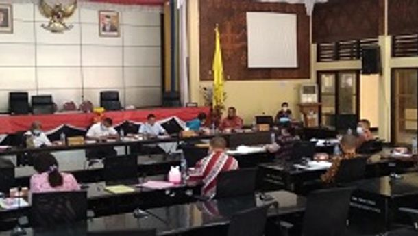 DPRD Menilai Kadis P & K Gagal Mengurus Dunia Pendidikan Di Kabupaten Ende