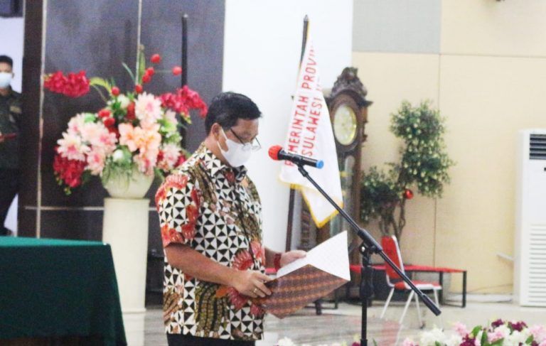 Wagub Steven Kandouw saat melantik pejabat adminstrator dan pengawas Pemprov Sulut.