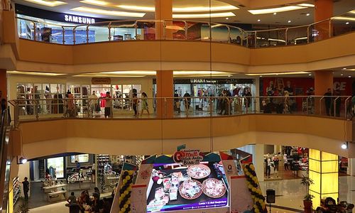 800px-Bagian_Dalam_Q_Mall_Banjarbaru.jpg