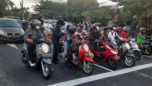 Akhiri Rangkaian Donasi NTT, Bold Riders Bali Gelar Ngabuburide di Tiga Kota