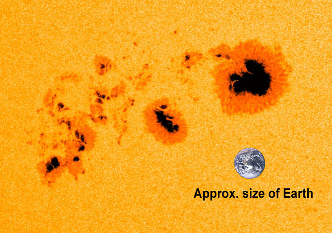Sunspot atau bercak yang terdapat di Matahari. Saat ini NASA melaporkan, sunspot semakin besar.
