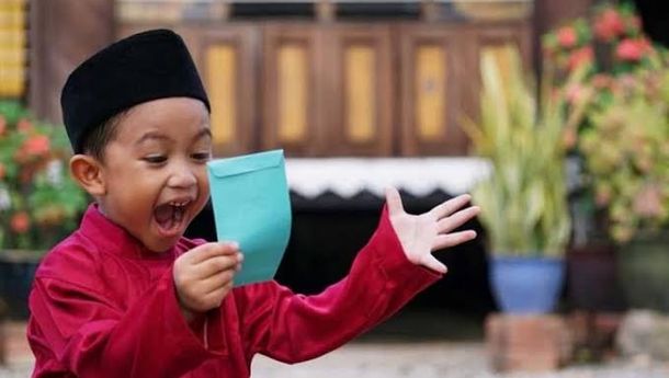 Mengapa Ada Tradisi Berbagi Angpau Lebaran, Begini Penjelasannya