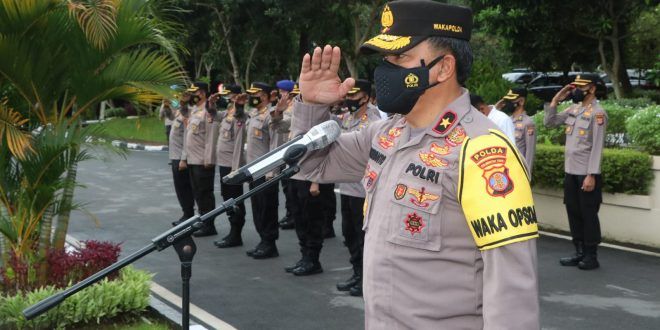 Wakapolda Kaltim Brigjen Pol Drs Hariyanto saat memimpin Apel perdana pasca libur lebaran, di Lapangan Mapolda Kaltim pada Senin (17/5/2021)