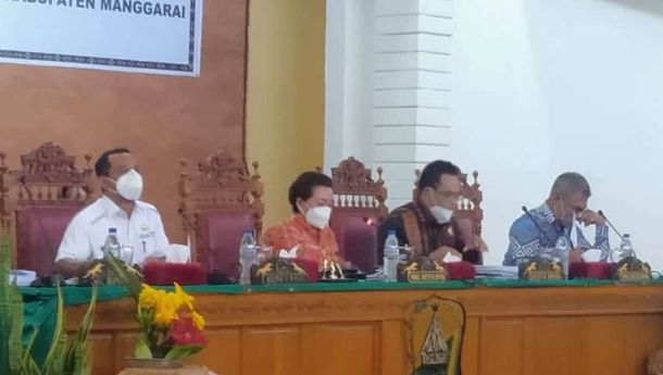 Bupati Hery Nabit Sampaikan Nota Pengantar Empat Raperda pada Sidang DPRD Kabupaten Manggarai