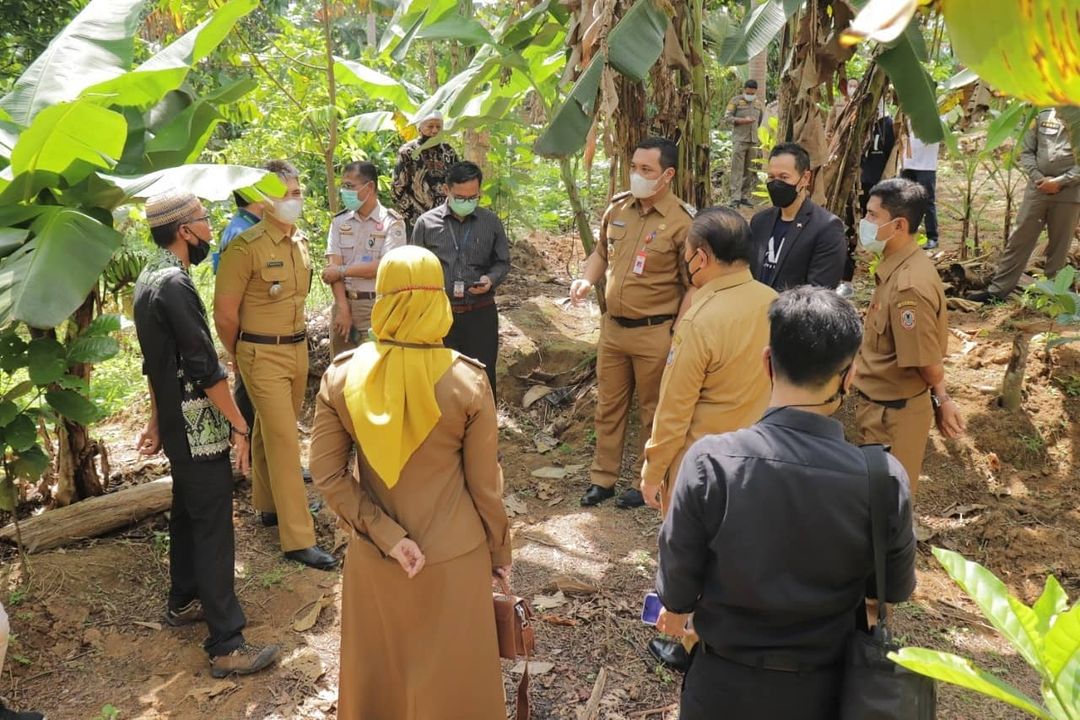 Walikota Banjarbaru, Aditya Mufti Arifin, bersama tim saat meninjau kebun kopi edukasi. Source: Ist