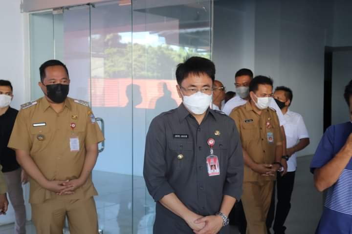 Wali Kota Manado, Andrei Angouw bersama Wakil Wali Kota dr. Richard Sualang kembali mengunjungi RSUD Manado. (Foto:istimewa)