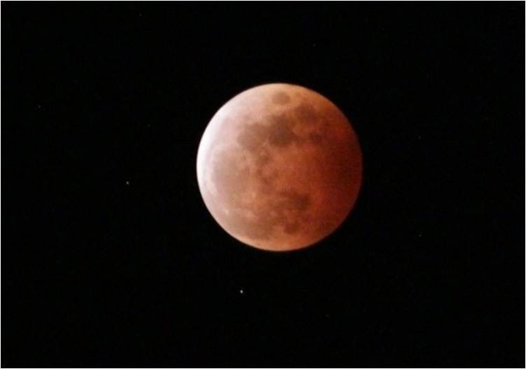 Gerhana Bulan Total.