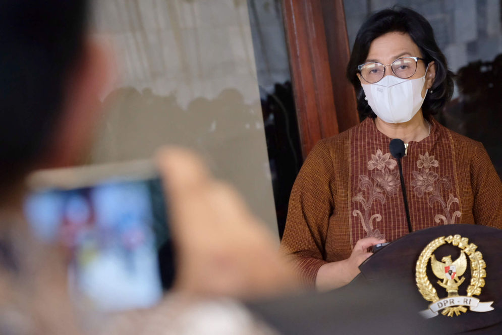 Menteri Keuangan, Sri Mulyani memberikan keterangan pers terkait pertumbuhan ekonomi di kompleks Parlemen Senayan, Jakarta, Kamis, 20 Mei 2021. Foto: Ismail Pohan/TrenAsia