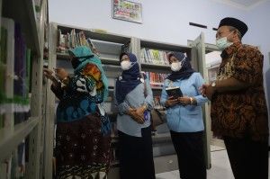 Bupati Sleman Kustini Sri Purnomo menerima visitasi Tim Juri lomba perpustakaan umum terbaik (Humas Sleman)