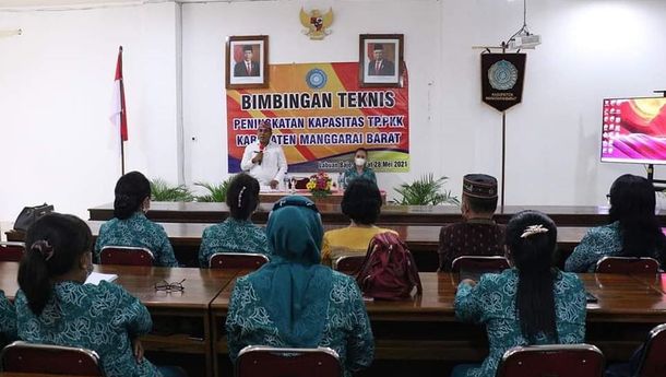 Bupati Edi Endi Buka Bimtek Peningkatan Kapasitas Tim Penggerak PKK Manggarai Barat