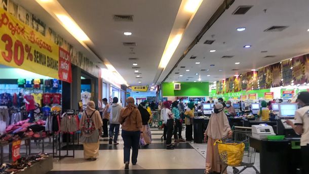 Jelang Penutupan, Giant Ekstra Banjarmasin Ramai Diserbu Pengunjung 