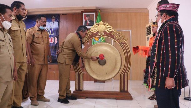 Bupati Edi Endi Buka ASKAB PSSI Kabupaten Manggarai Barat