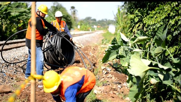 Surge Bangun Fiber Optik Tahap Pertama di Jawa