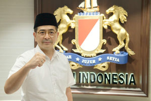 <p>Calon Ketua Umum Kamar Dagang dan Industri (KADIN) Indonesia, Arsjad Rasjid berpose usai melakukan pendaftaran Calon Ketua Umum Kadin Indonesia periode 2021-2026 di Menara Kadin, Kuningan, Jakarta, Senin, 24 Mei 2021. Foto: Ismail Pohan/TrenAsia</p>
