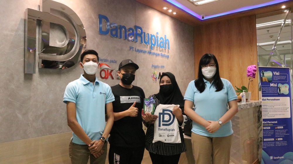 <p>Perusahaan fintech peer to peer (P2P) lending, PT Layanan Keuangan Berbagi atau DanaRupiah, mengapresiasi nasabahnya melalui program Berbagi Kebahagiaan.</p>