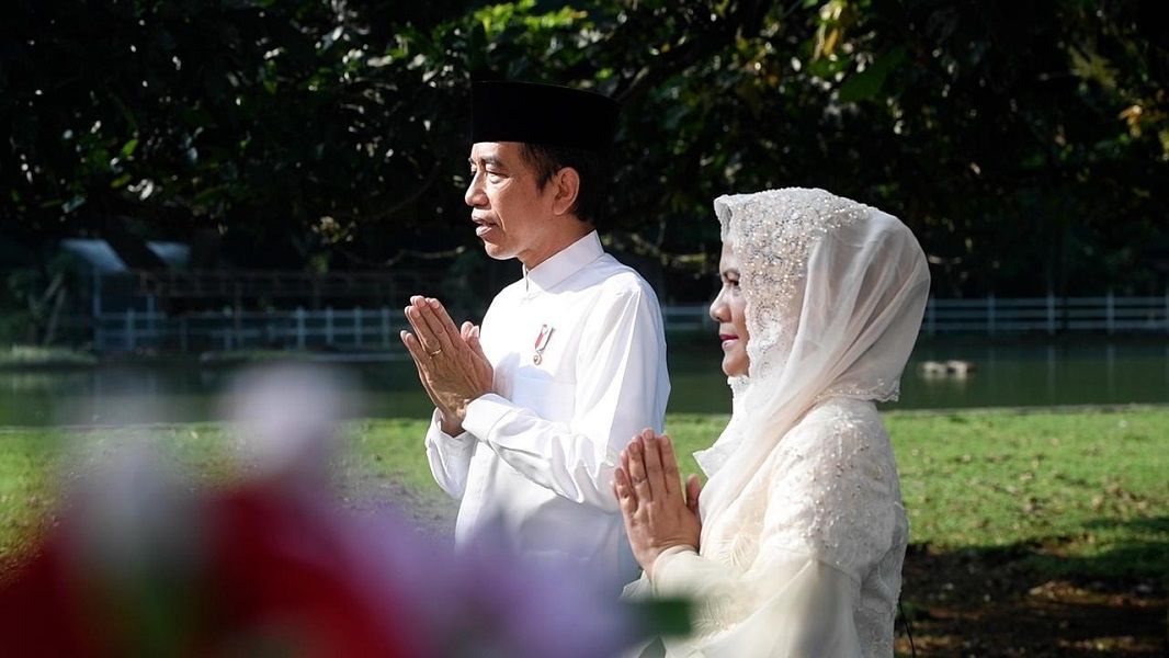 <p>Presiden Joko Widodo dan Ibu Negara Iriana menyampaikan ucapan Hari Raya Idulfitri 1 Syawal 1442 Hijriah / BPMI Setpres</p>
