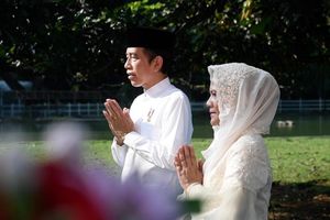 <p>Presiden Joko Widodo dan Ibu Negara Iriana menyampaikan ucapan Hari Raya Idulfitri 1 Syawal 1442 Hijriah / BPMI Setpres</p>
