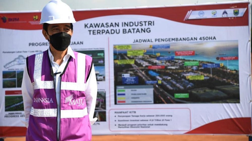 <p>Presiden Joko Widodo kembali mengunjungi Kawasan Industri Terpadu (KIT) Batang yang berlokasi di Desa Ketanggan, Kecamatan Gringsing, Kabupaten Batang, Jawa Tengah, pada Rabu, 21 April 2021. / Foto: Lukas – BPMI Setpres</p>