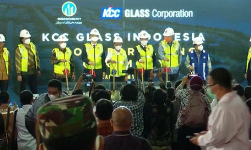 <p>Menteri Investasi/Kepala Badan Koordinasi Penanaman Modal (BKPM) Bahlil Lahadalia saat melakukan groundbreaking pabrik kaca KCC Glass Corporation di Kawasan Industri Batang Jawa Tengah / Tangkapan layar YouTube BKPM TV</p>
