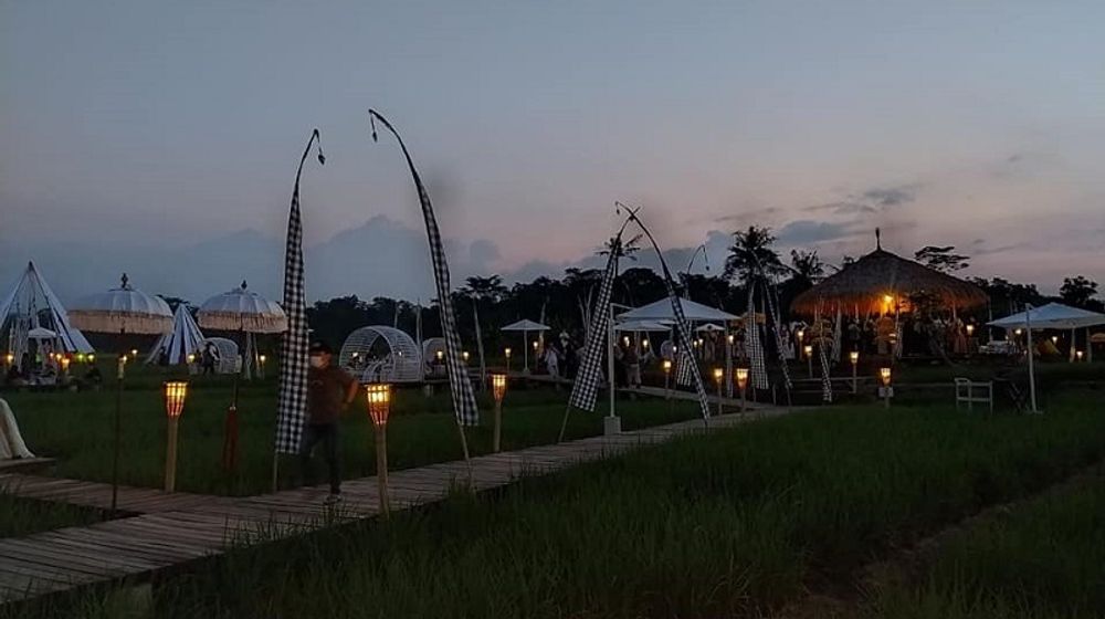 <p>Destinasi wisata Kampung Sabin Cirebon bernuansa Bali / Facebook @AboutCirebon</p>
