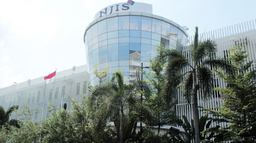 <p>North Jakarta Intercultural School didirikan pada tahun 1990 oleh Larry Bally yang kemudian bergabung dengan Agung Podomoro Group. Sekolah ini diakreditasi oleh Komisi Akreditasi untuk Sekolah, Western Association of Schools and Colleges (WASC). (Foto: NJIS)</p>
