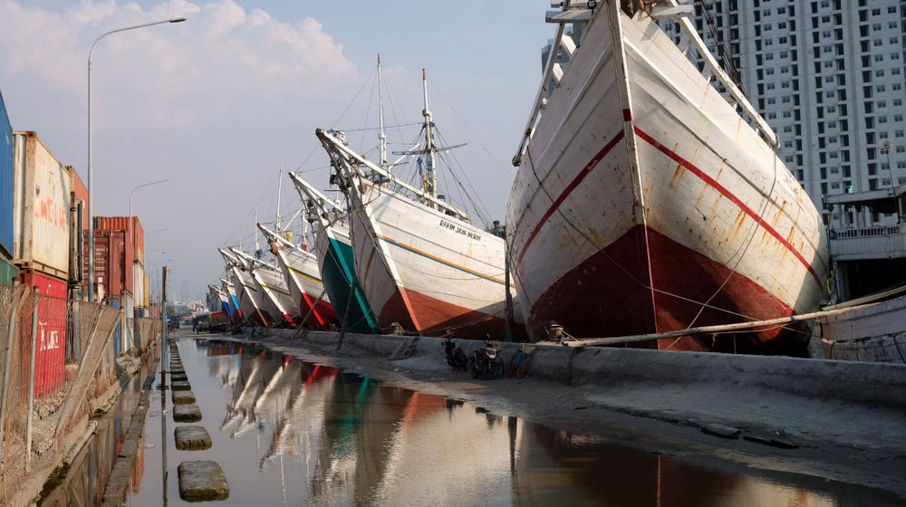<p>Sejumlah kapal muatan barang bersandar di dermaga Pelabuhan Sunda Kelapa, Jakarta, Rabu, 19 Mei 2021. Foto: Ismail Pohan/TrenAsia</p>
