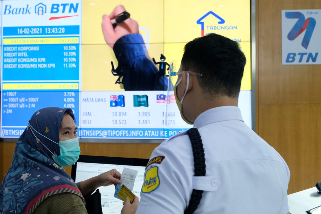 <p>Nasabah mencari informasi mengenai kredit perumahan rakyat (KPR) di kantor pusat Menara BTN, Gajahmada, Jakarta, Selasa, 16 Februari 2021. Foto: Ismail Pohan/TrenAsia</p>
