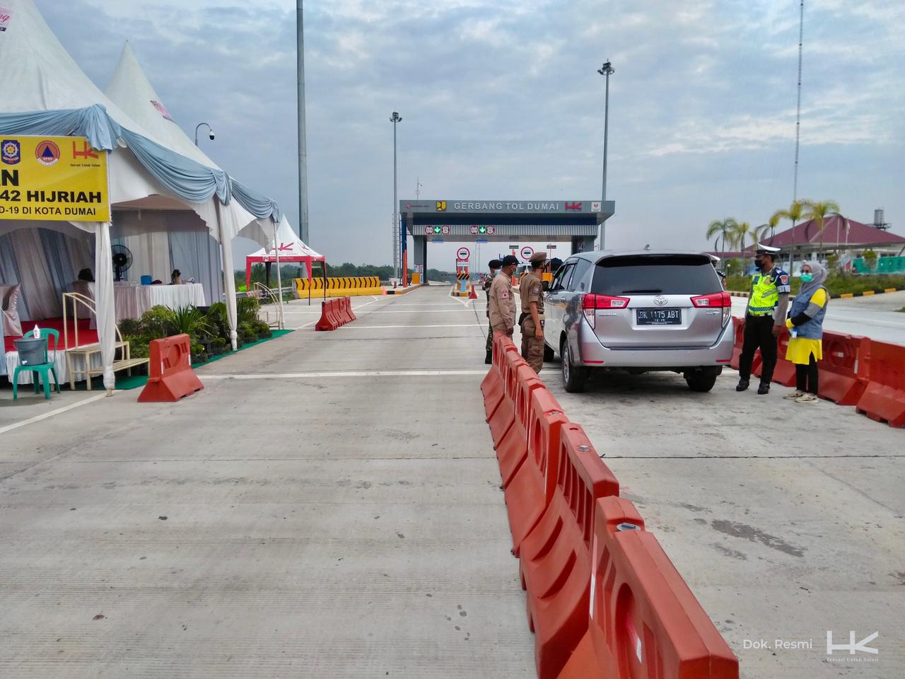 <p>Pos penyekatan di Akses Gerbang Tol Dumai, Jalan Tol Pekanbaru-Dumai. (Foto: dokumentasi Hutama Karya)</p>
