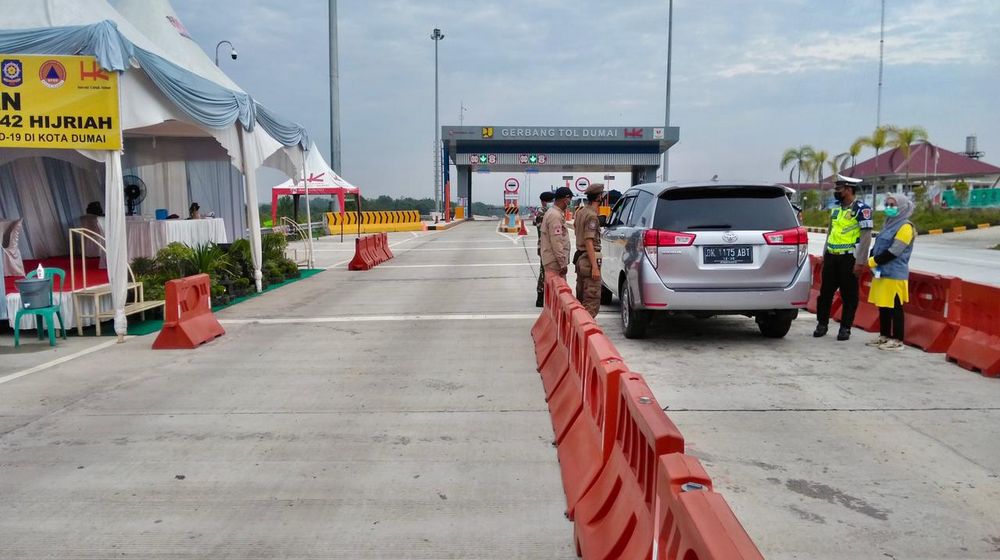 <p>Pos penyekatan di Akses Gerbang Tol Dumai, Jalan Tol Pekanbaru-Dumai. (Foto: dokumentasi Hutama Karya)</p>
