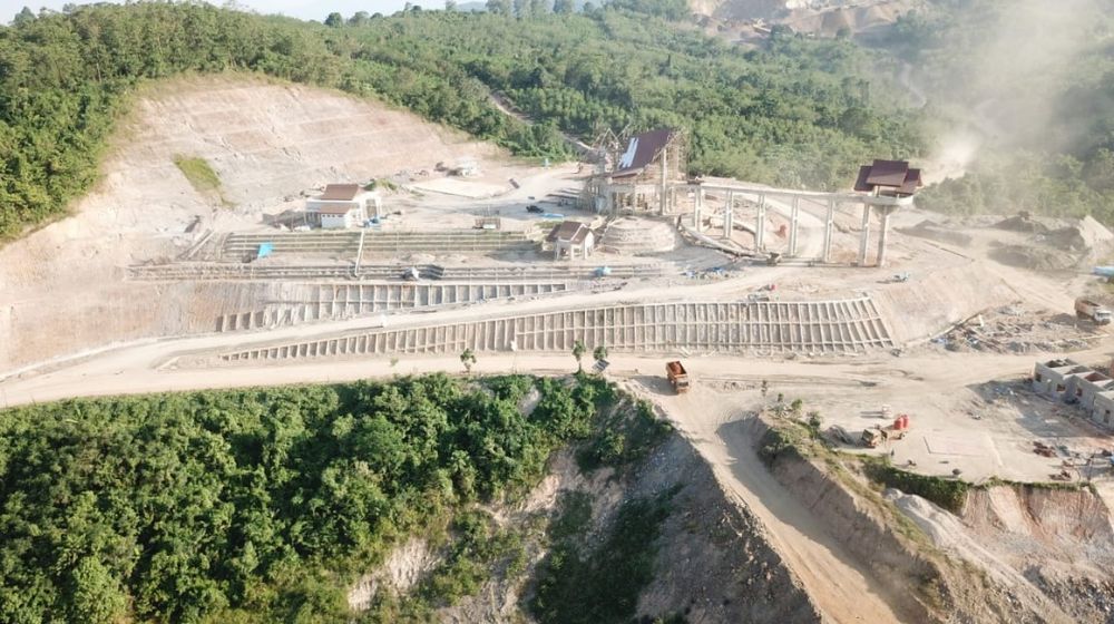 <p>Bendungan Ladongi dibangun sejak 2016 dengan progres saat ini sudah mencapai 90,18%.</p>
