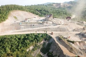 <p>Bendungan Ladongi dibangun sejak 2016 dengan progres saat ini sudah mencapai 90,18%.</p>
