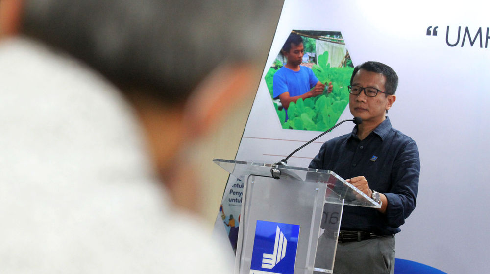 <p>Direktur Utama Jamkrindo Putrama Wahju Setyawan memberikan sambutan saat acara Kick Off HUT PT  Jamkrindo ke 51  dan Talkshow Interaktif bertema UMKM Naik Kelas untuk Tingkatkan Ekonomi Nasional di Gedung Jamkrindo, Jumat 30 April 2021. Foto : Panji Asmoro/TrenAsia</p>
