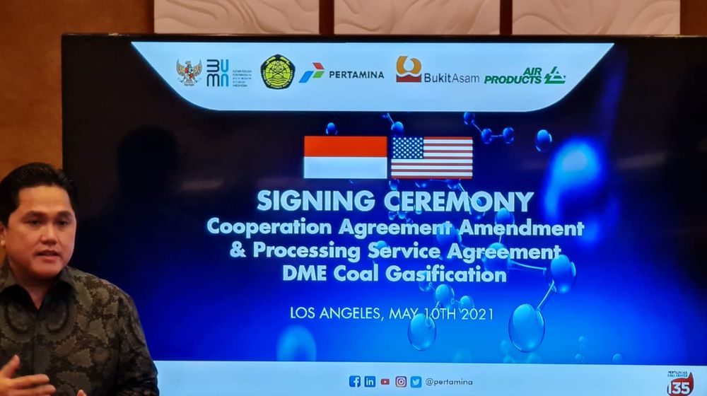 <p>Menteri Badan Usaha Milik Negara (BUMN) Erick Thohir dalam agenda penandatanganan perjanjian kerja sama antara PT Pertamina (Persero), PT Bukit Asam, Tbk, dan Air Products and Chemicals Inc secara virtual di Jakarta, Selasa, 11 Mei 2021. / Kementerian BUMN</p>