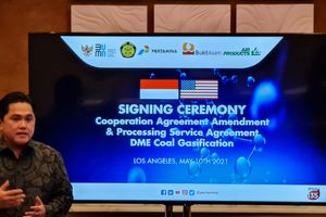 <p>Menteri Badan Usaha Milik Negara (BUMN) Erick Thohir dalam agenda penandatanganan perjanjian kerja sama antara PT Pertamina (Persero), PT Bukit Asam, Tbk, dan Air Products and Chemicals Inc secara virtual di Jakarta, Selasa, 11 Mei 2021. / Kementerian BUMN</p>
