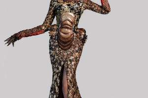 <p>Kostum bertema “Komodo Dragon: an Indonesian Prehistoric Heritage” yang dibawakan oleh Ayu Maulida pada babak National Costume Miss Universe di Florida, Amerika Serikat, Kamis, 13 Mei 2021. / Instagram @officialputeriindonesia</p>
