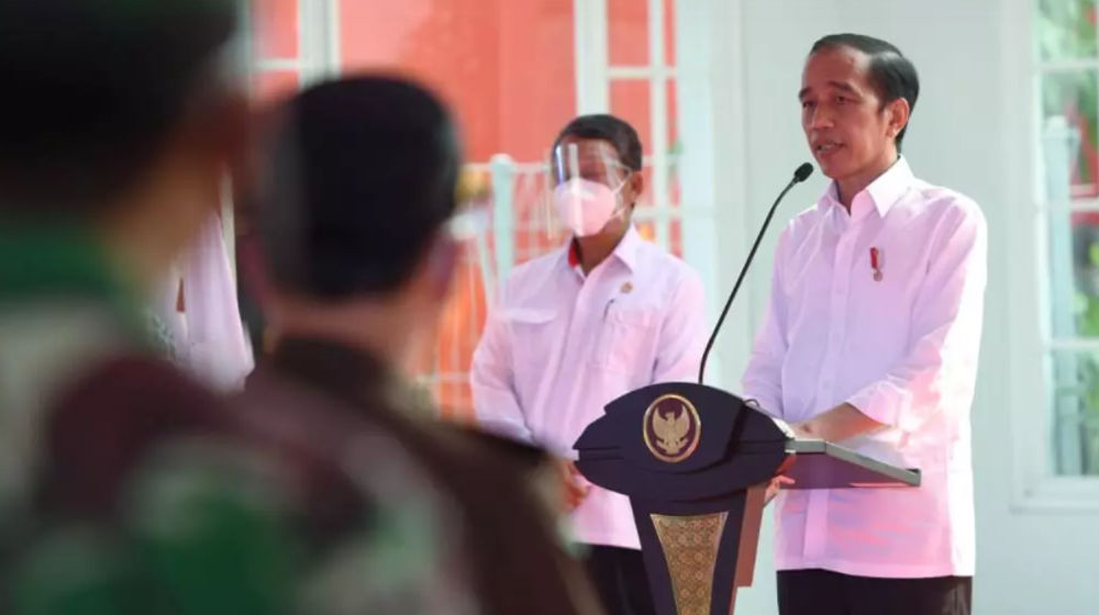 <p>Presiden Joko Widodo didampingi oleh Menteri Energi dan Sumber Daya Mineral  (ESDM) meresmikan instalasi Pengolah Sampah Energi Listrik (PSEL) berbasis teknologi ramah lingkungan atau Pembangkit Listrik Tenaga Sampah (PLTSa) di Tempat Pembuangan Akhir (TPA) Benowo, Surabaya, Jawa Timur. / Kementerian ESDM</p>
