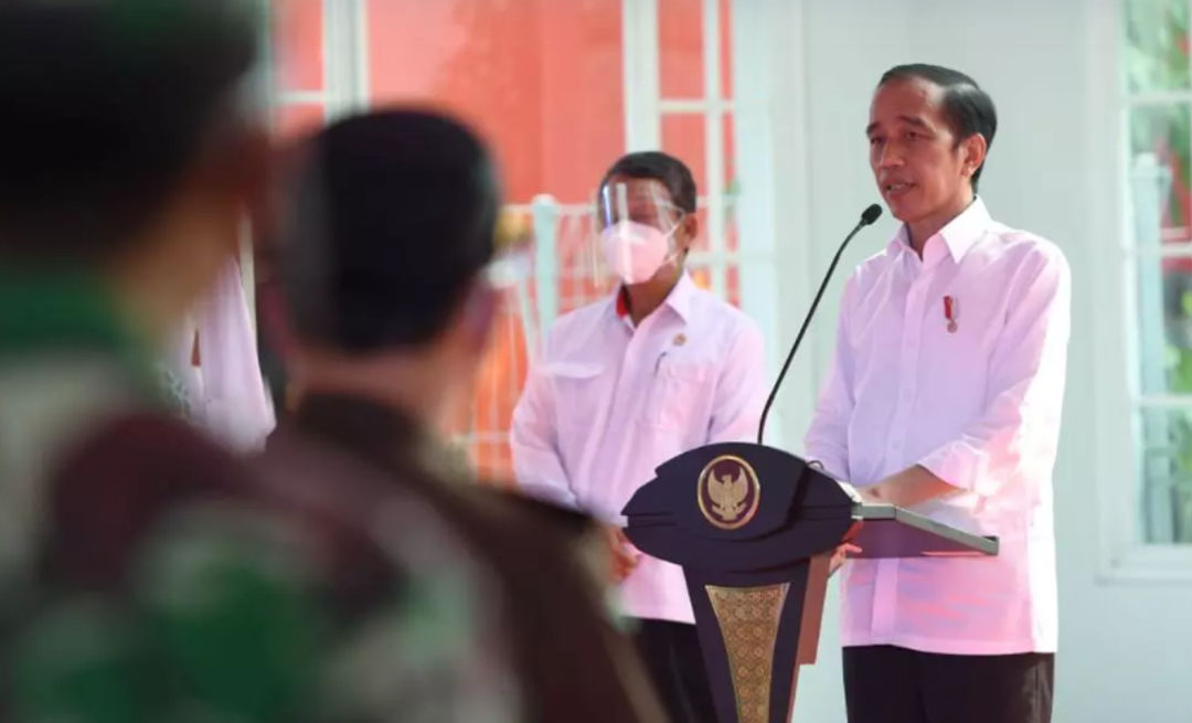 <p>Presiden Joko Widodo didampingi oleh Menteri Energi dan Sumber Daya Mineral  (ESDM) meresmikan instalasi Pengolah Sampah Energi Listrik (PSEL) berbasis teknologi ramah lingkungan atau Pembangkit Listrik Tenaga Sampah (PLTSa) di Tempat Pembuangan Akhir (TPA) Benowo, Surabaya, Jawa Timur. / Kementerian ESDM</p>
