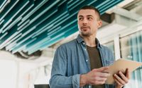 Inilah tips keuangan yang harus Anda lakukan mulai dari sekarang, saat memasuki umur 25 tahun agar keuangan Anda tetap stabil