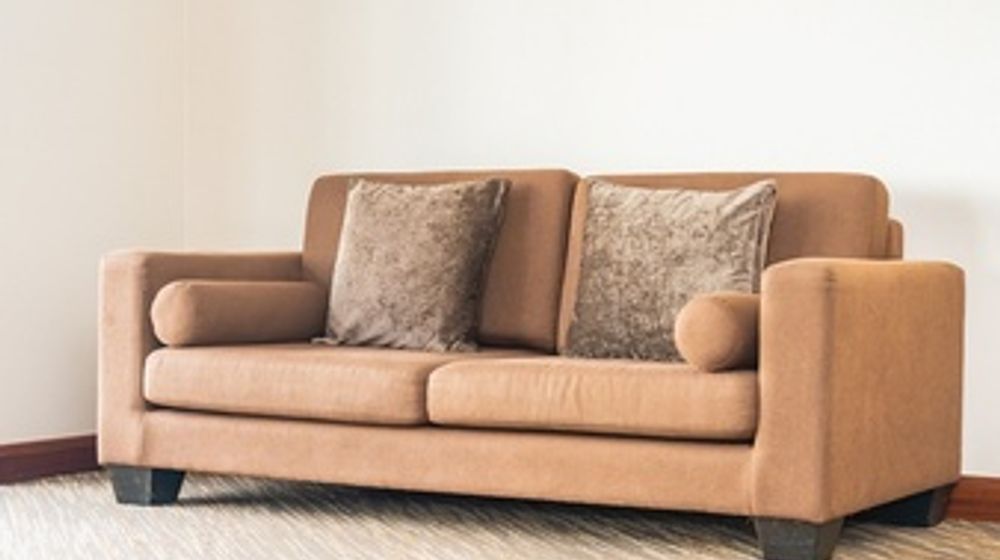 Cara membersihkan furnitur yang dilapisi kain beludru atau velvet