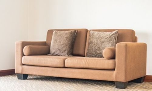 <p>Cara membersihkan furnitur yang dilapisi kain beludru atau velvet/freepik.com</p>
