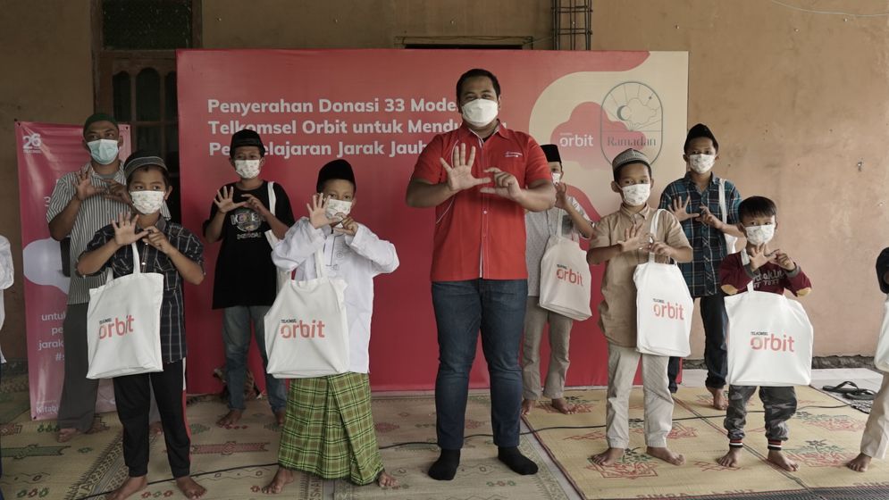DONASI PULUHAN MODEM DAN SMARTPHONE 2.JPG