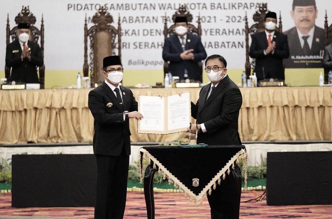 Serah terima jabatan Wali Kota lama Rizal Effendi ke Wali Kota periode 2021-2024 Rahmad Mas'ud pada Rabu (2/6/2021)