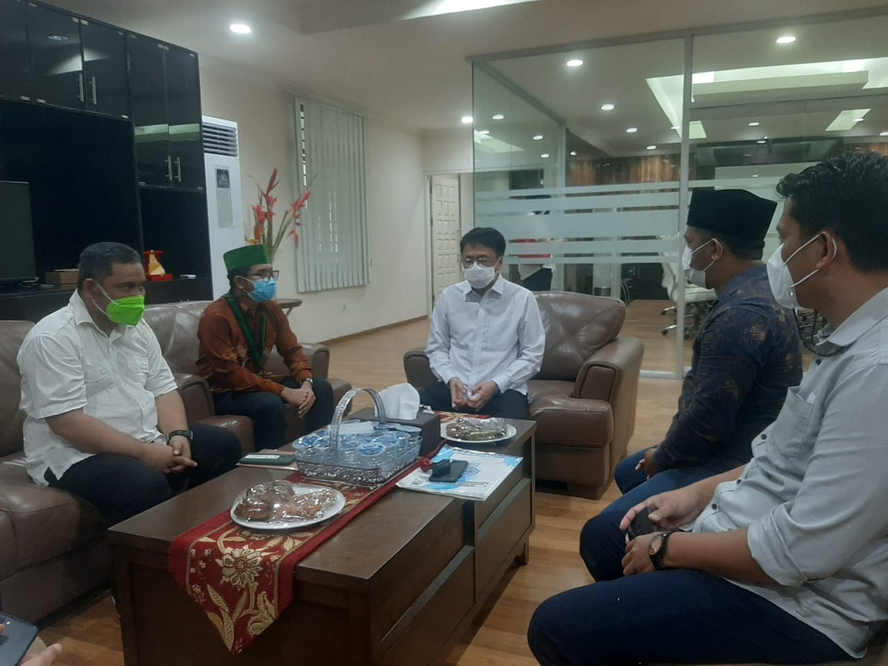 Wali Kota Manado, Andrei Angouw saat menerima pengurus HMI Manado. (Foto:istimewa)