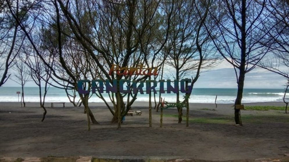 pantai cangkring.jpg