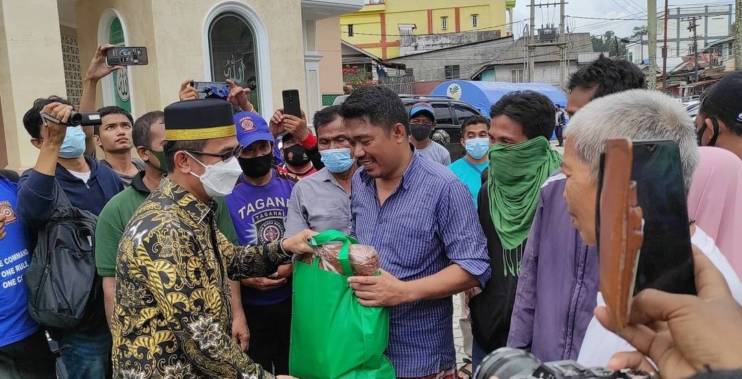 Pemerintah Kota Balikpapan menyerahkan bantuan kepada korban kebakaran pada Minggu (6/6/2021)