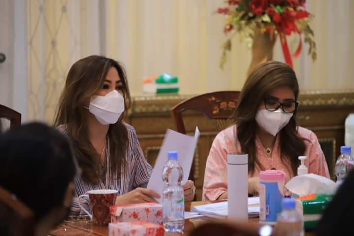 Ketua Tim Penggerak PKK Manado, Irene Angouw-Pinontoan bersama Sekretaris dr. Merry Sualang-Mawardi. (Foto:istimewa)