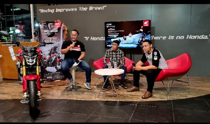 Suasana ngoprek bareng secaa virtual