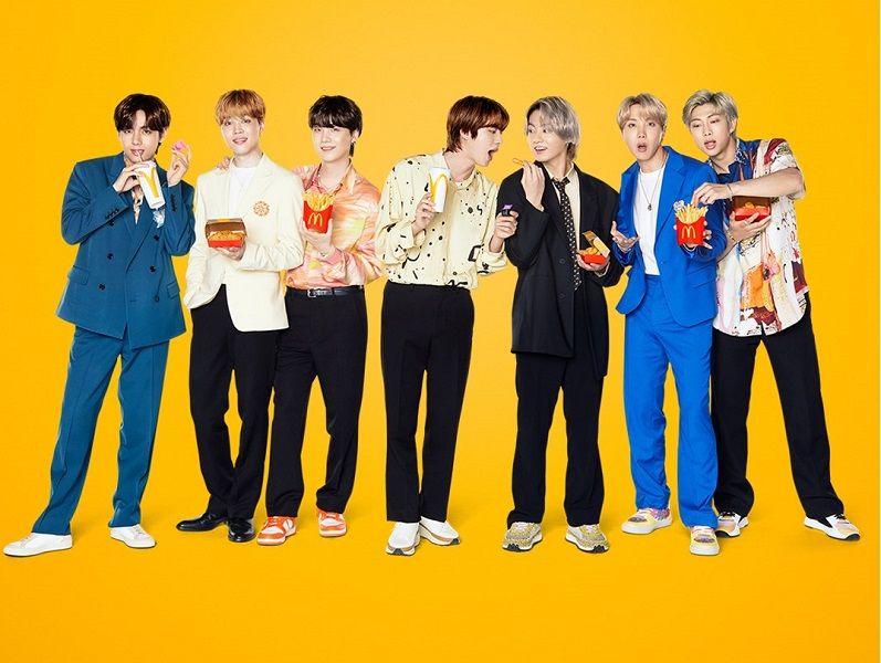 Boyband BTS yang sedang mengiklankan kolaborasi dengan McDonald’s lewat McD BTS Meal 